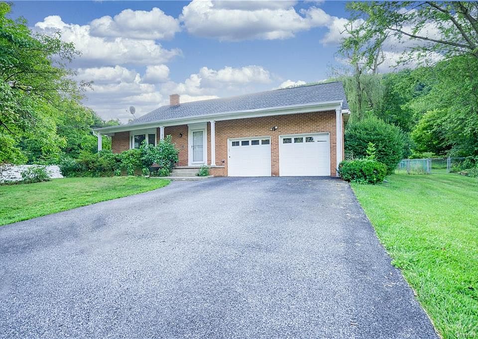 1st image of 368 Lake Shore Dr