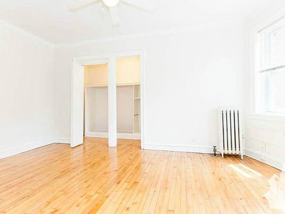 2nd image of 5518 N Kenmore Ave #403