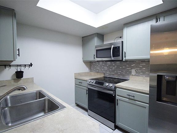 4th image of 900 SW 62nd Blvd APT K72