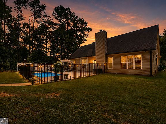 3rd image of 309 Helena Pl