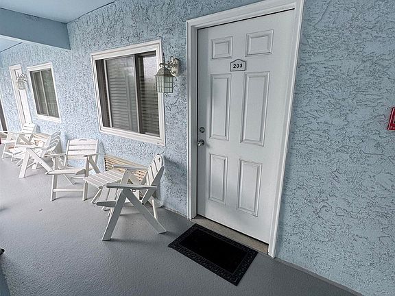 3rd image of 1110 Wesley Ave #203