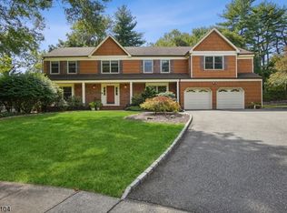 4 Lauri Dr, Florham Park, NJ 07932