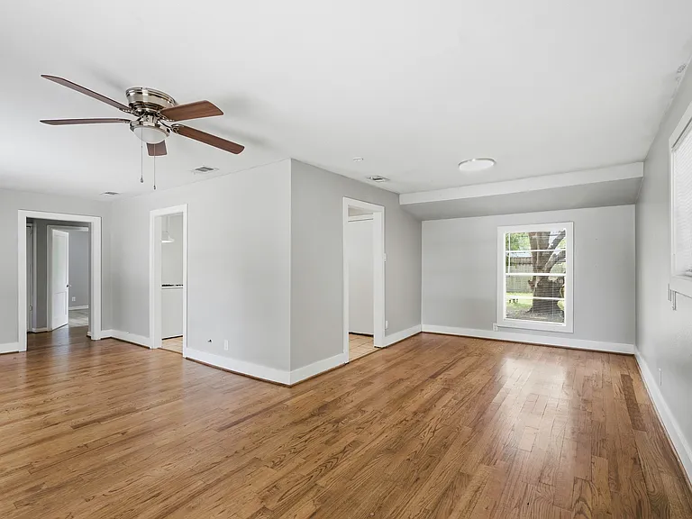 8120 Rayville Dr — Photo 4