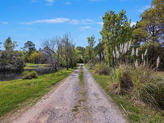4th image of 1371 River Rd