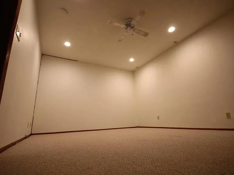 460 Oppenheimer Dr — Photo 8
