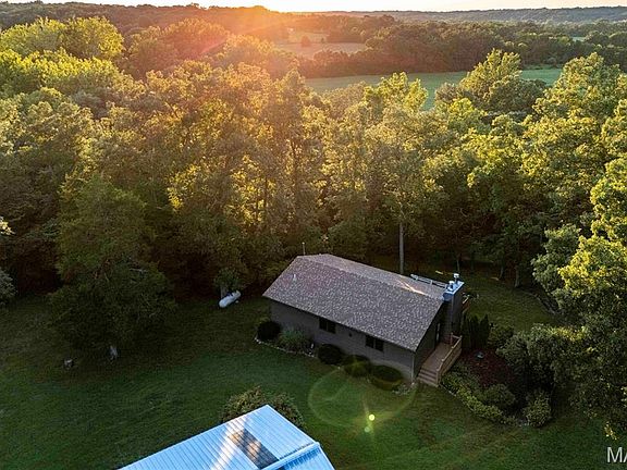 5th image of 1827 Koenig Rd