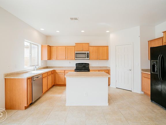 3rd image of 26073 W Piute Ave
