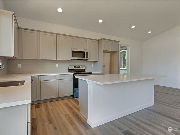5th image of 39512 25th Avenue Ct S