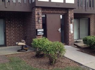 215 Uteg St APT B, Crystal Lake, IL 60014