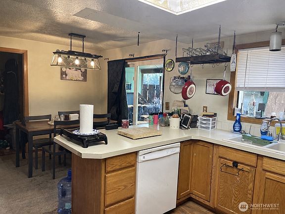 3rd image of 605 Scott Drive
