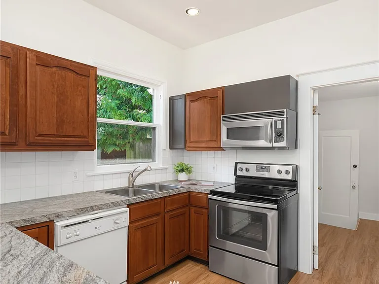 5605 11th Ave NE #2 — Photo 9