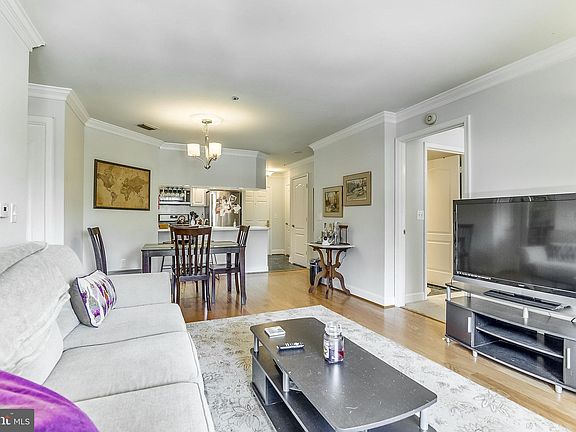 3rd image of 1050 N Stuart St APT 201