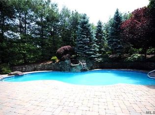 8 Norris Ln, East Setauket, NY 11733