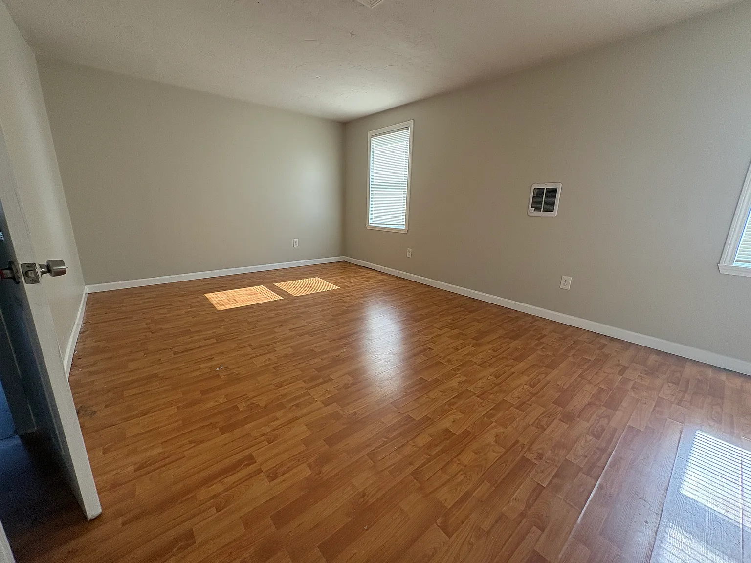 3 bed, $2,200 — Photo 2