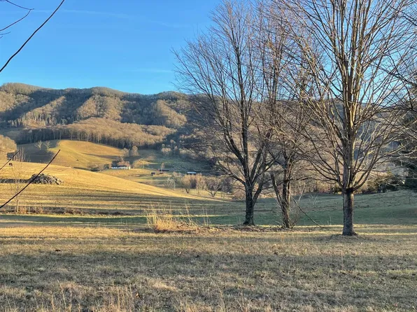 512 Arrowhead Cir, Cedar Bluff, VA 24609