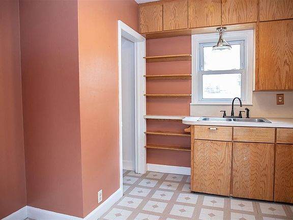 3rd image of 257 Grand Blvd