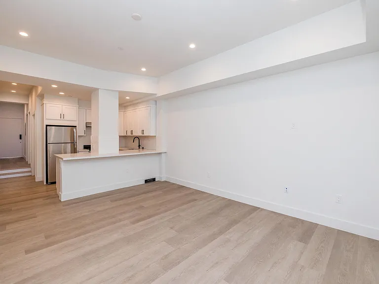 737 Pine — Photo 19