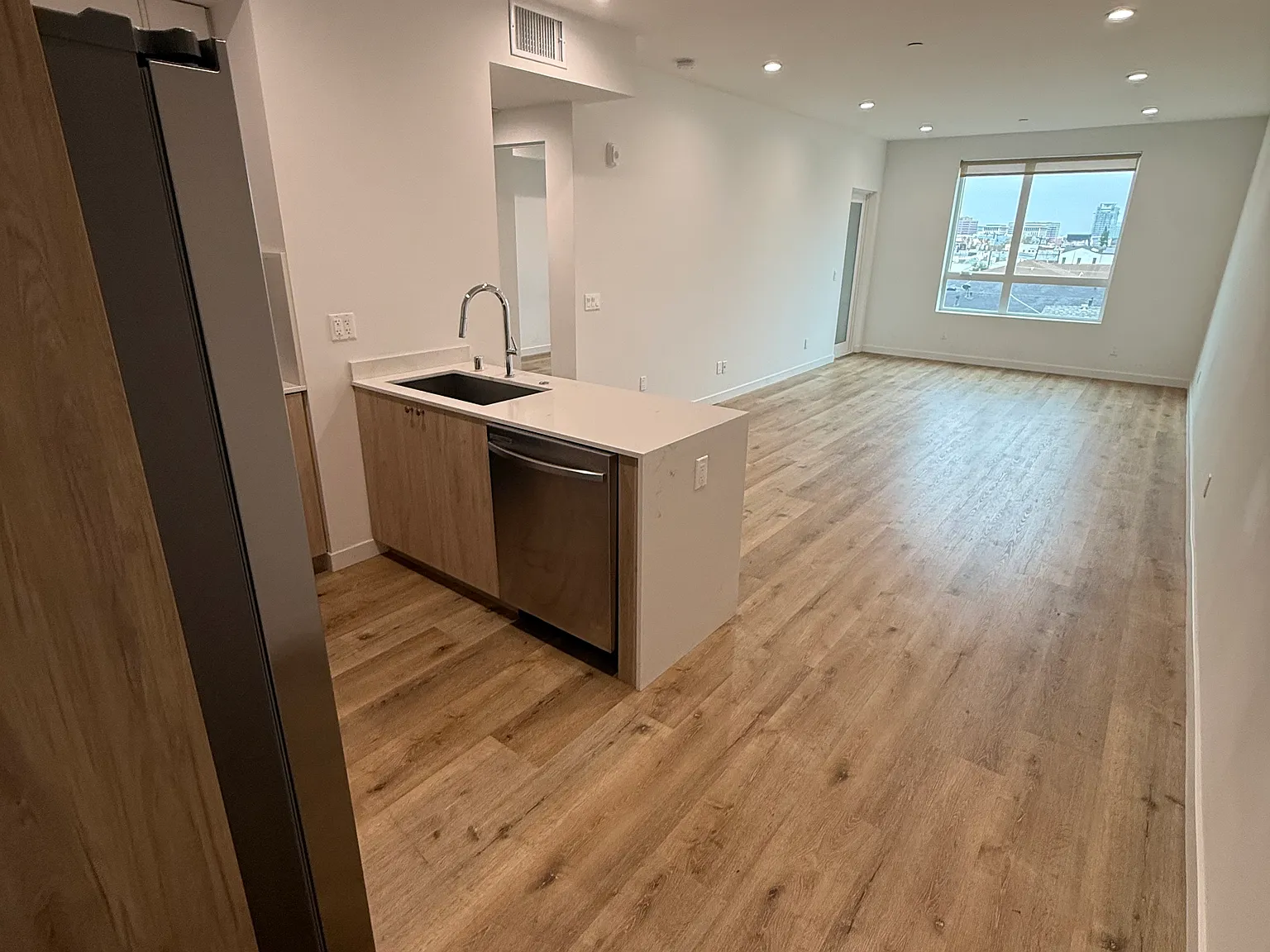 1 bed, 770 sqft, $2,395 — Photo 3