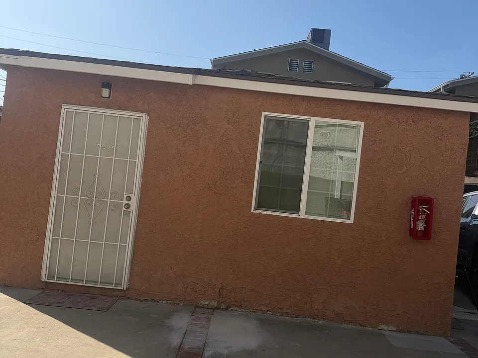 7507 Vineland Ave