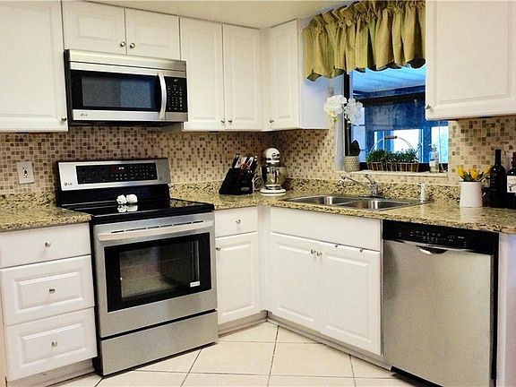 3rd image of 1316 Calamondin Dr