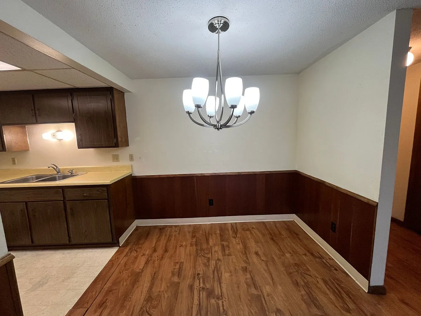 1116 2nd Street SE - Uptown Apartments — Photo 3