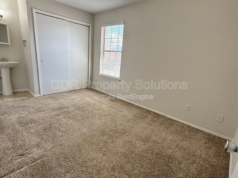 700 Fruit Ave NW — Photo 23