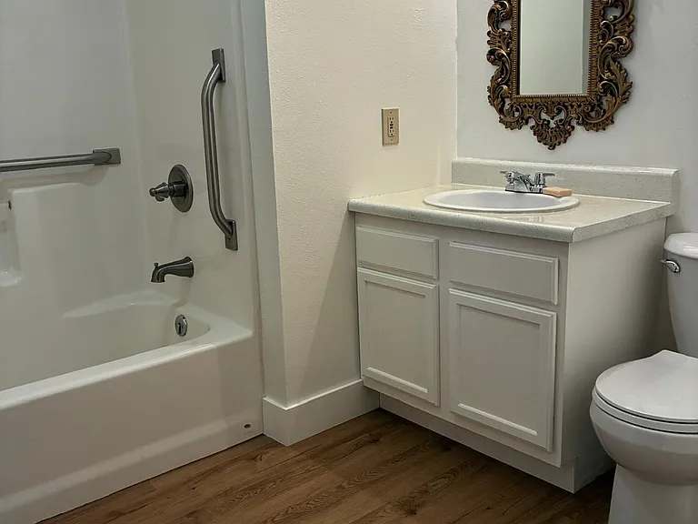 310 E Franklin Ave — Photo 6