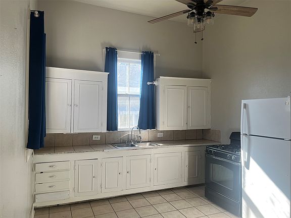 3rd image of 3607 Washington St