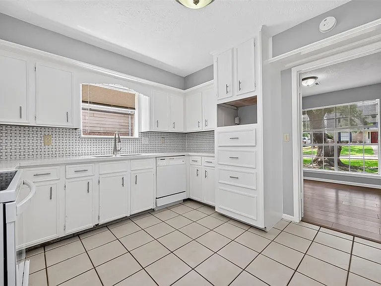 5703 Green Timbers Dr — Photo 12