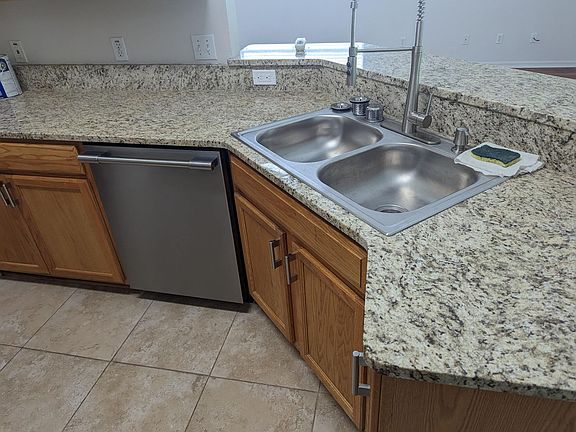 5th image of 318 Heritage Estates Ln