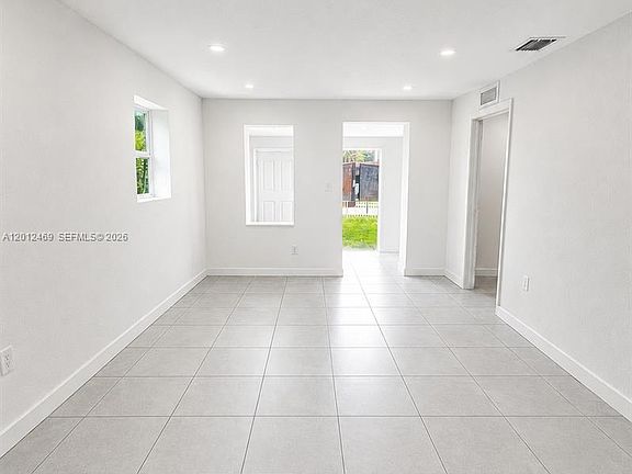 3rd image of 1861 NW 112th St