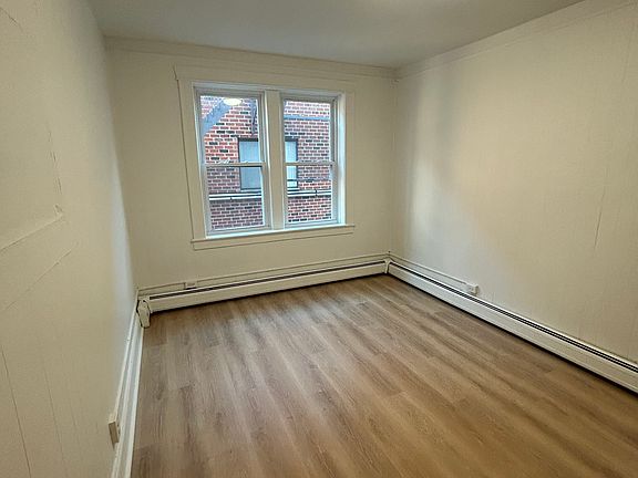 5th image of 365 Gorge Rd APT 5
