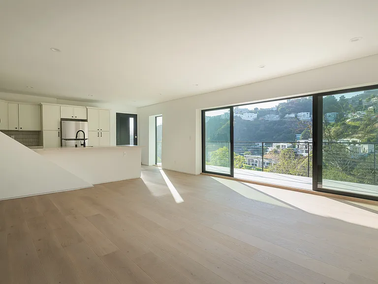 1931 Sunset Plaza Dr #1/2 — Photo 1