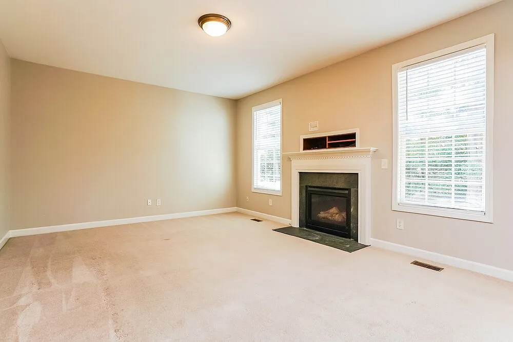5 bed, 3.5 bath, 2861 sqft, $2,740 — Photo 4