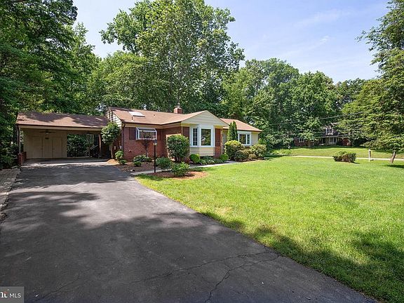 2nd image of 4519 Dolphin Ln
