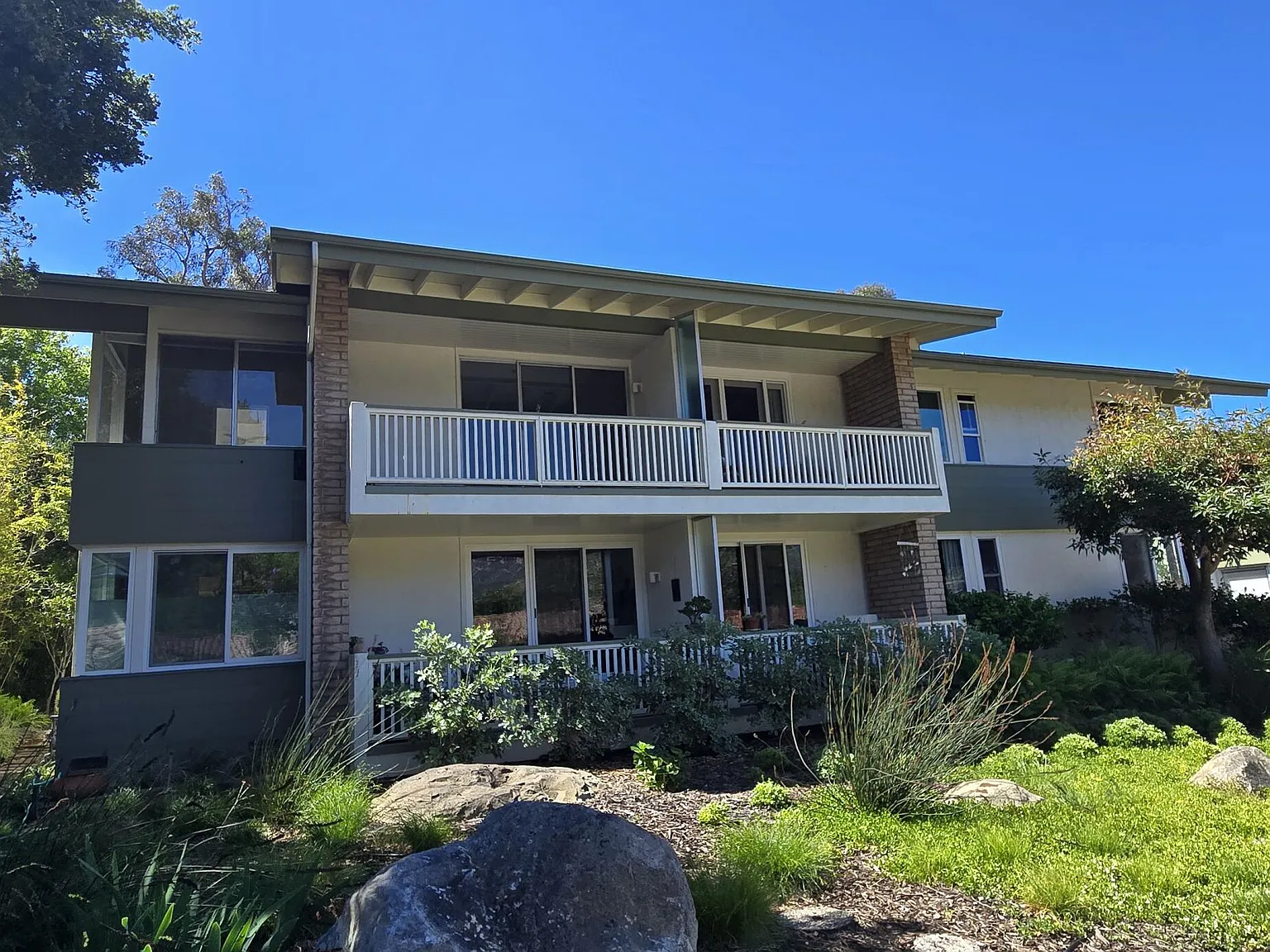 3 bed, 2.0 bath, 1640 sqft, $5,500 — Photo 2