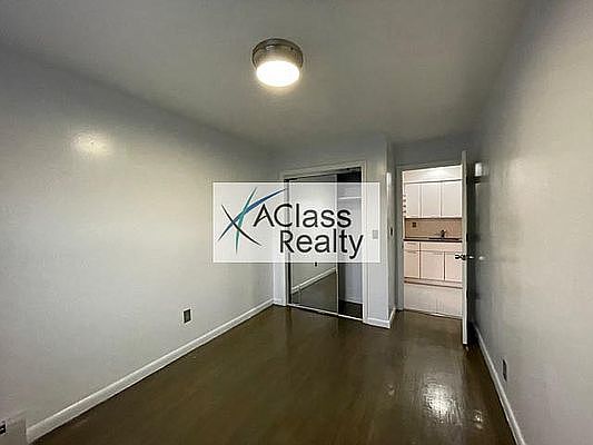 4th image of 31-51 42nd St #2C