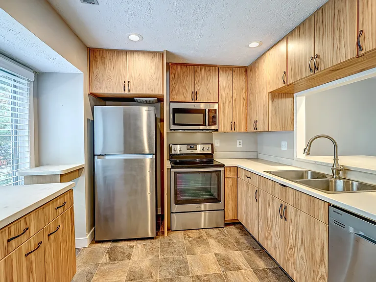2710 Spinnaker Ct — Photo 3