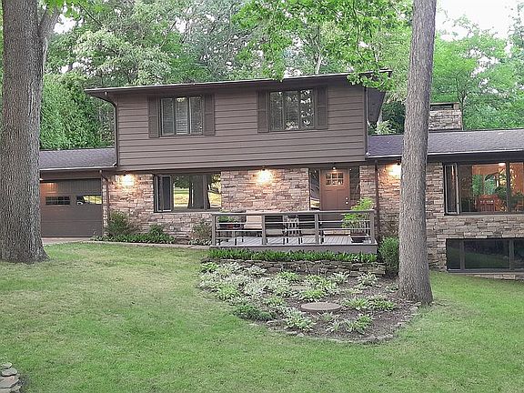 3rd image of 8069 Amber Ln