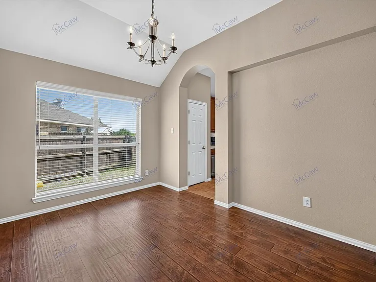 9068 Weller Ln — Photo 2