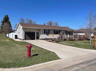575 7th St S, Carrington, ND 58421