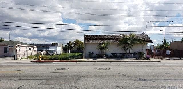2nd image of 13400 Prairie Ave