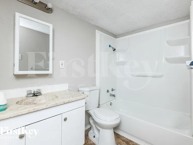 3630 Williamsburg Dr — Photo 10