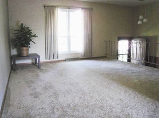 6407 N Randwick Rd, Peoria, IL 61615