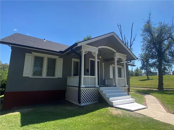 1325 S Noyes Blvd, Saint Joseph, MO 64507