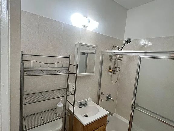 3rd image of 579 Albany Ave #2