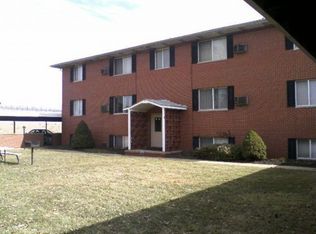 7300 Sunset Strip Ave NW APT 8, Canton, OH 44720