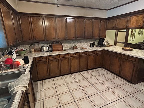 3rd image of 366 Fairview Dr