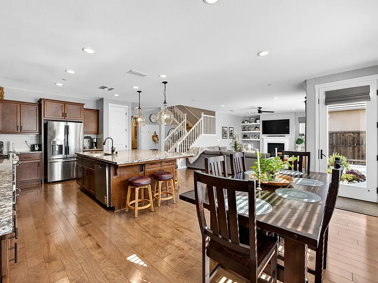 450 Syracuse Ln — Photo 5
