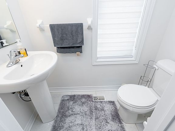 5th image of 166 Deerpath Dr #72